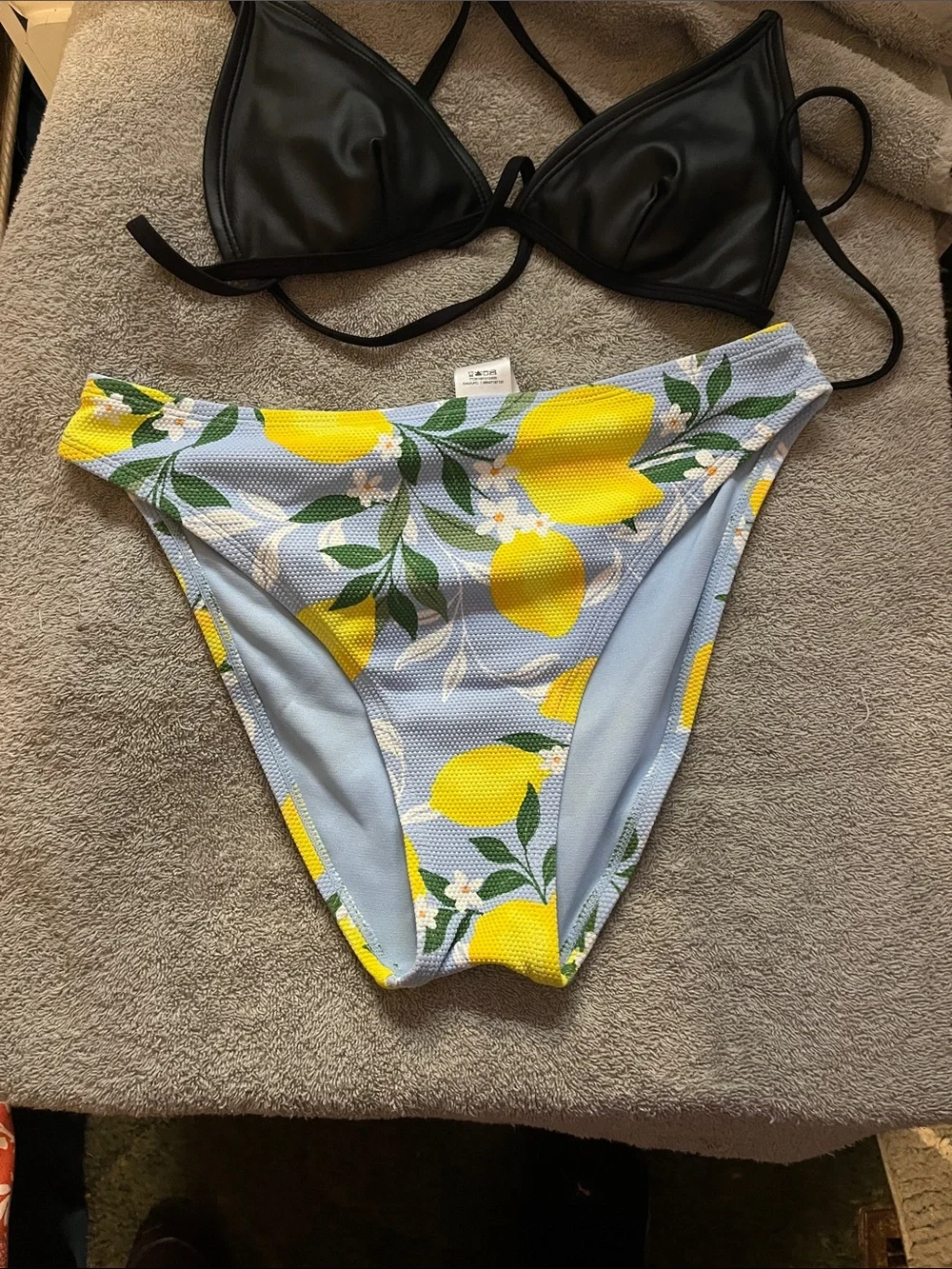 Women’s size medium bought last summer and never wore comes with both bottoms